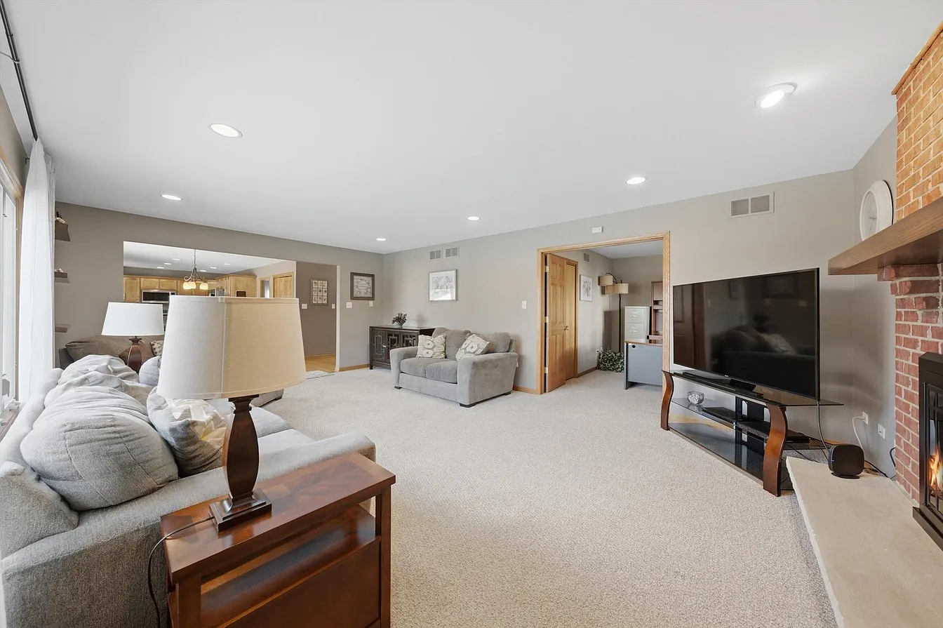 10800 Ridgewood Dr-11
