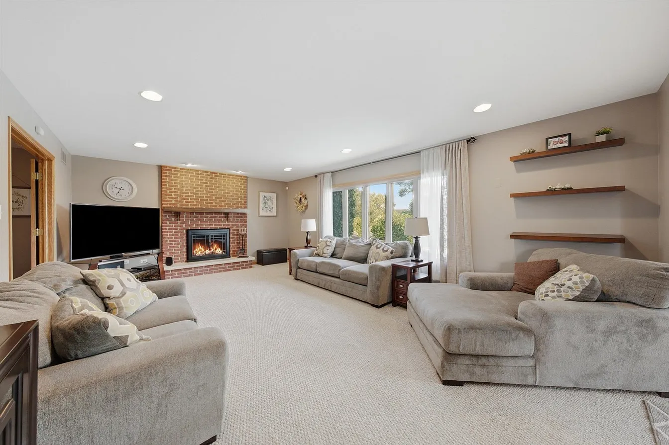 10800 Ridgewood Dr-12