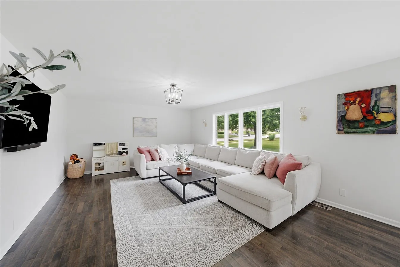 1309 E North St-12