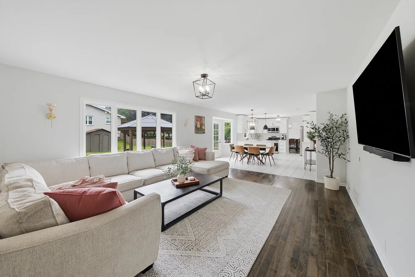 1309 E North St-13