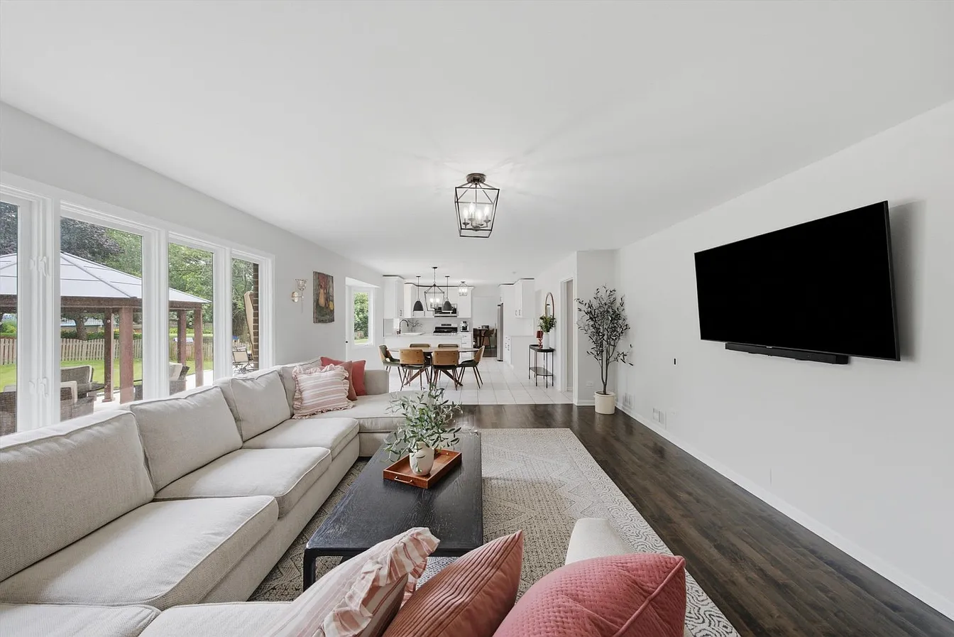 1309 E North St-14