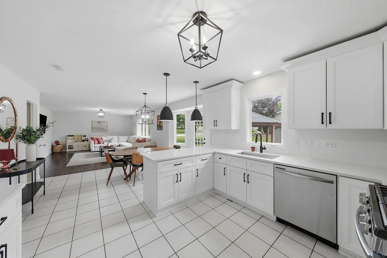 1309 E North St-15