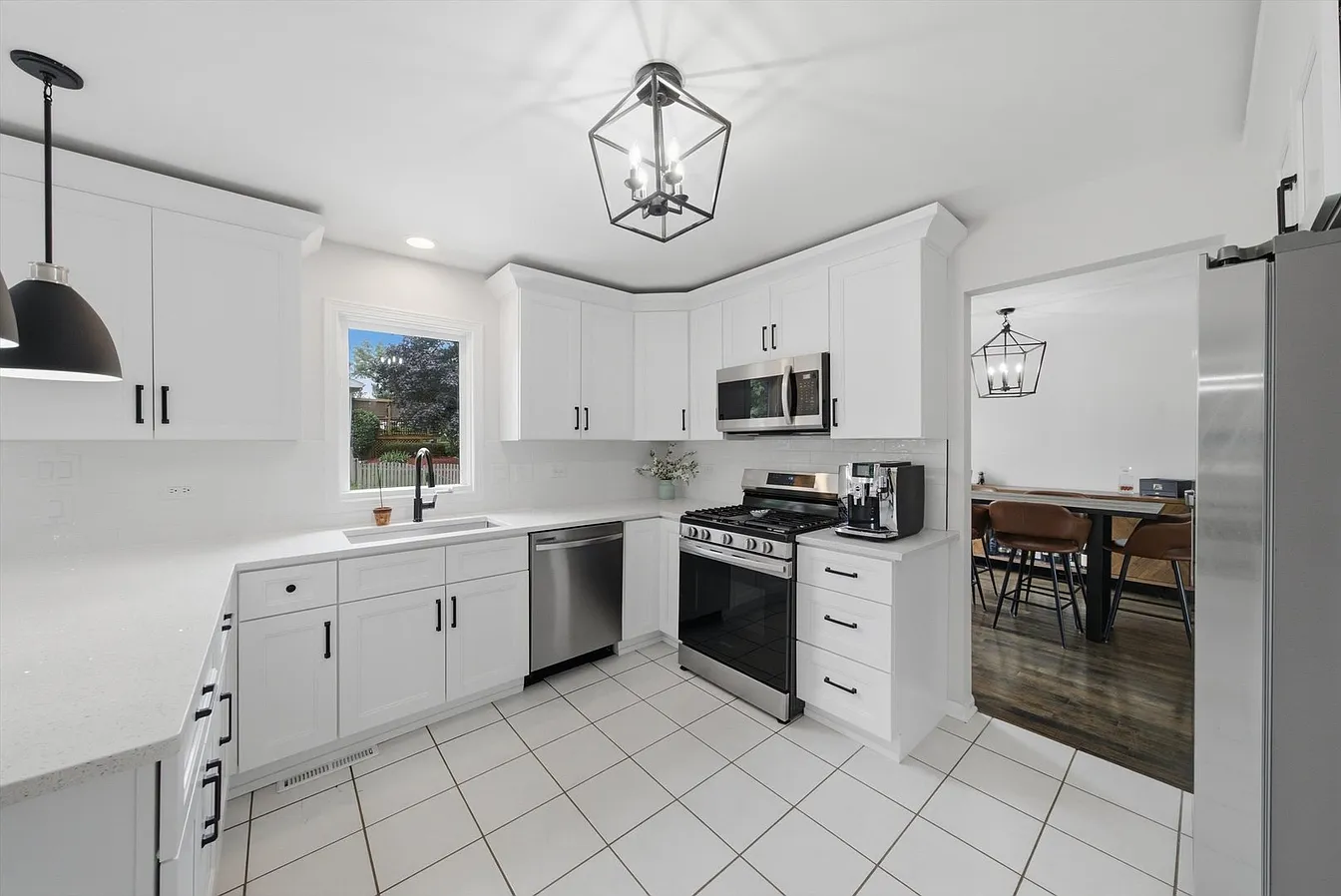 1309 E North St-16