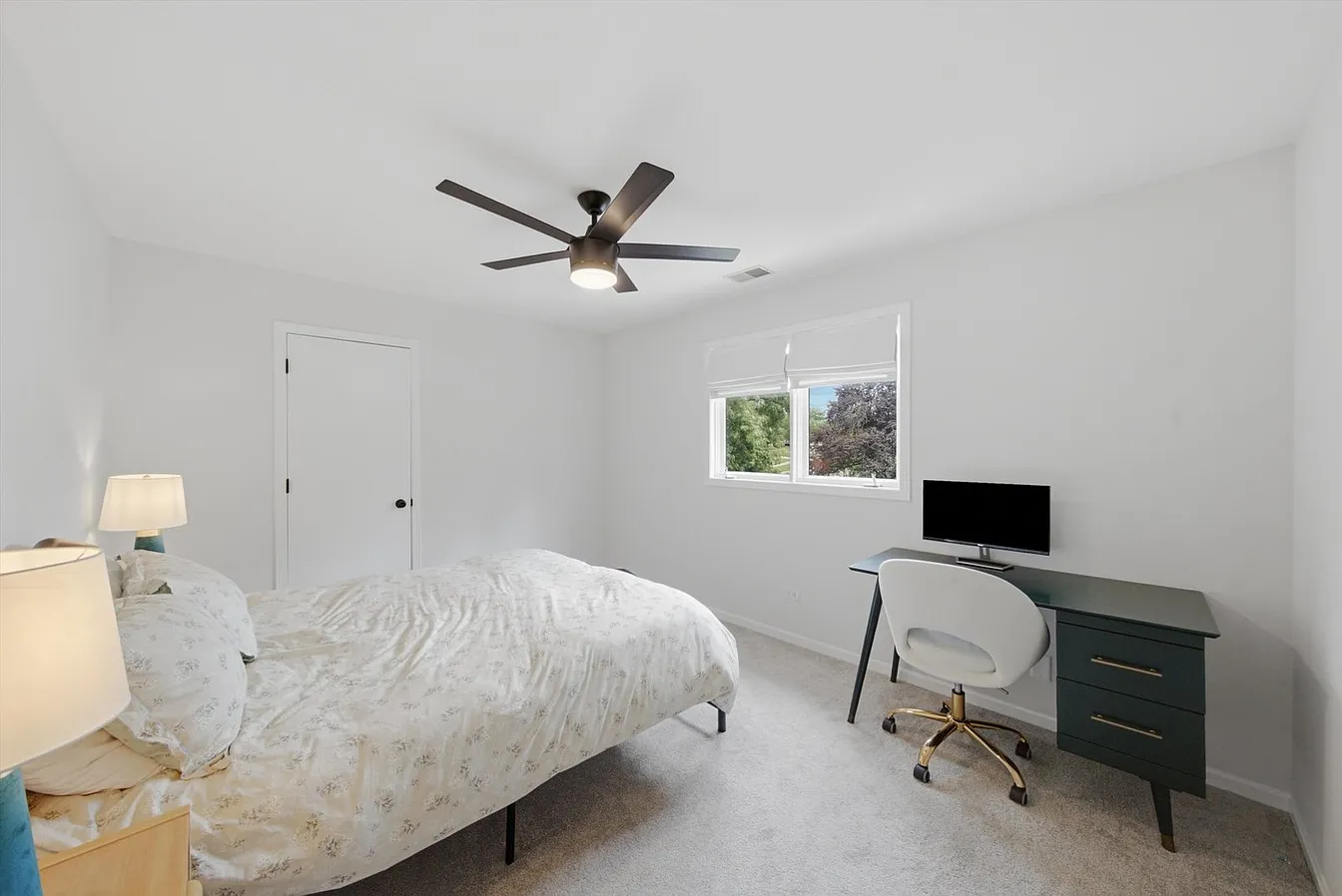 1309 E North St-24