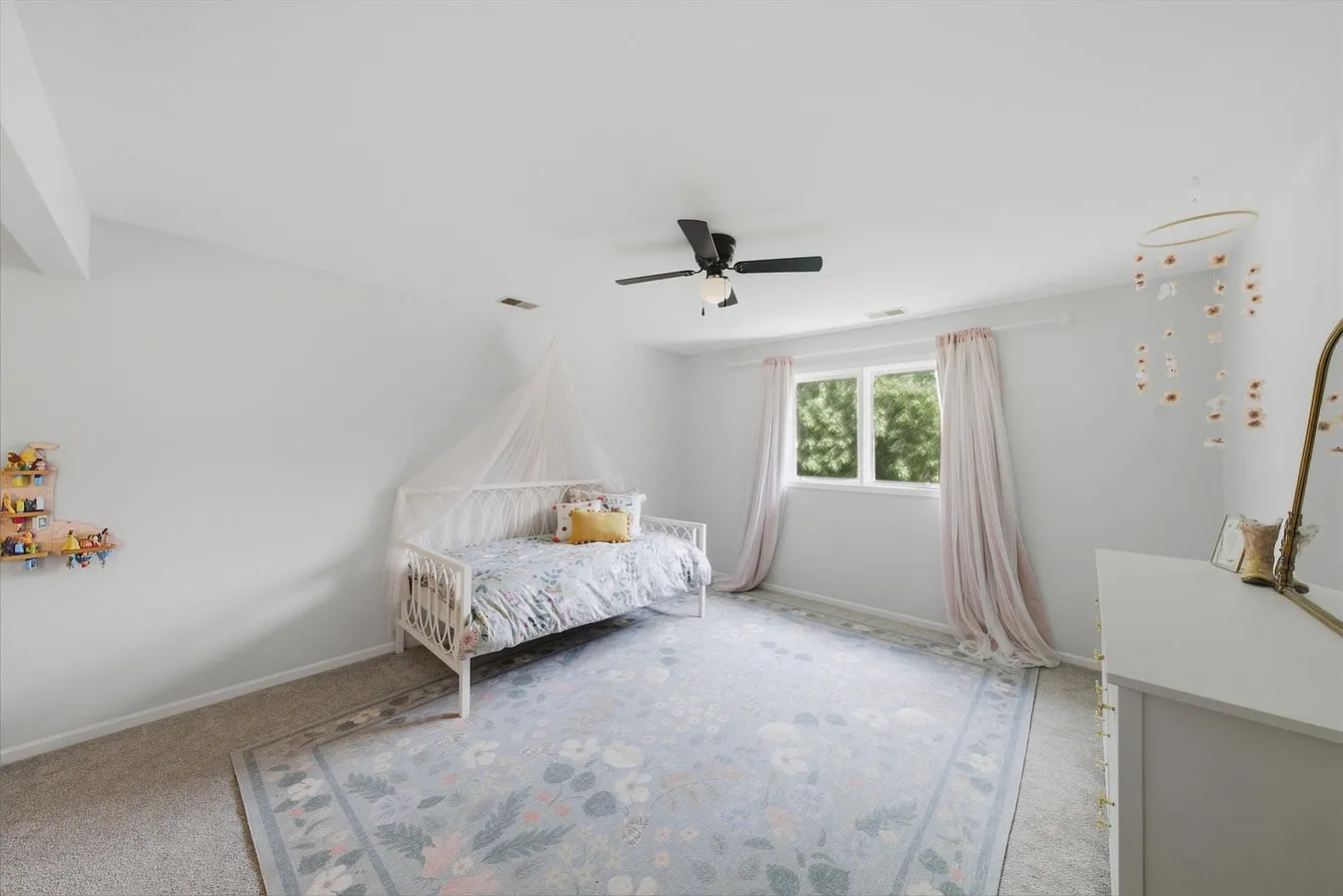 1309 E North St-25