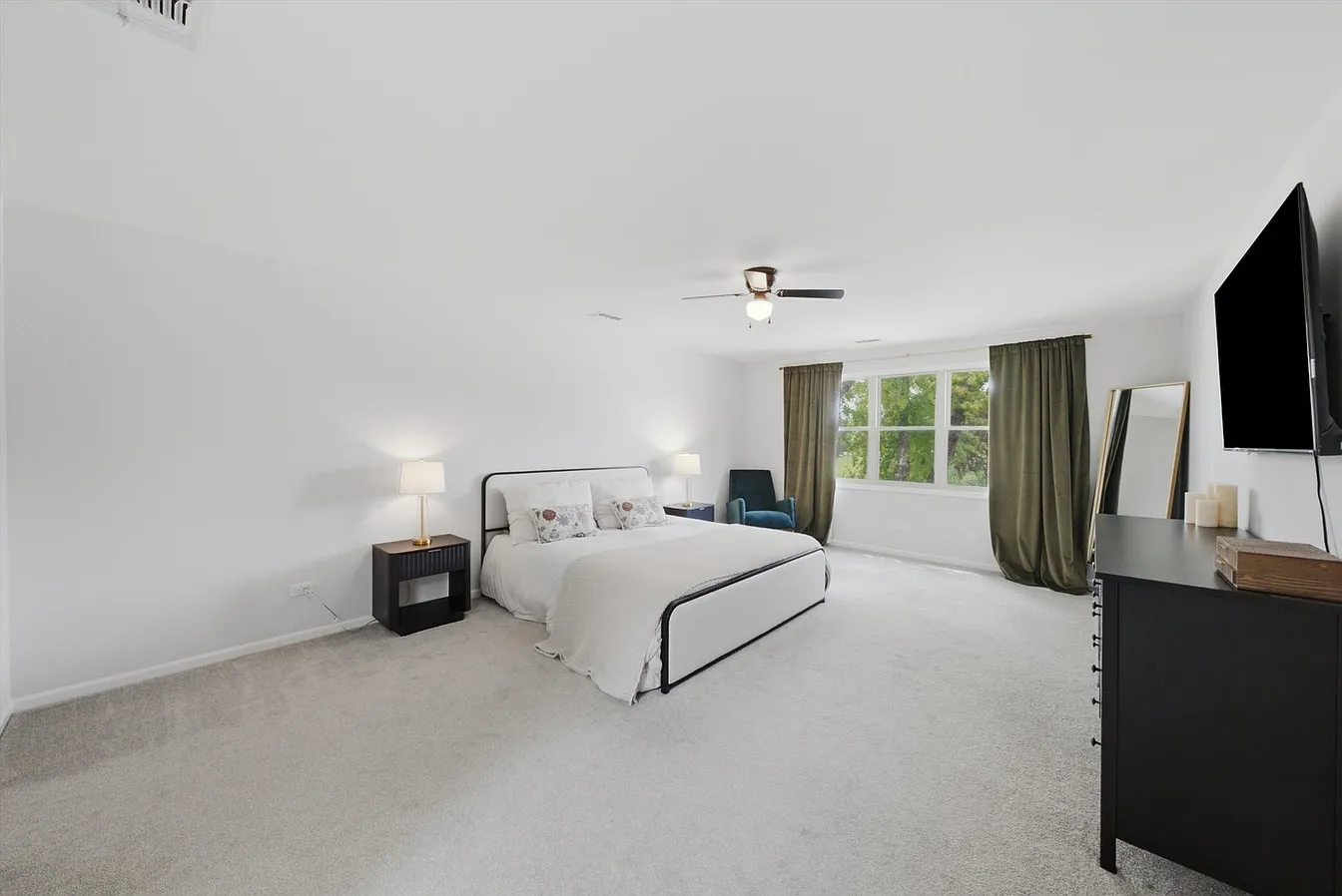 1309 E North St-27