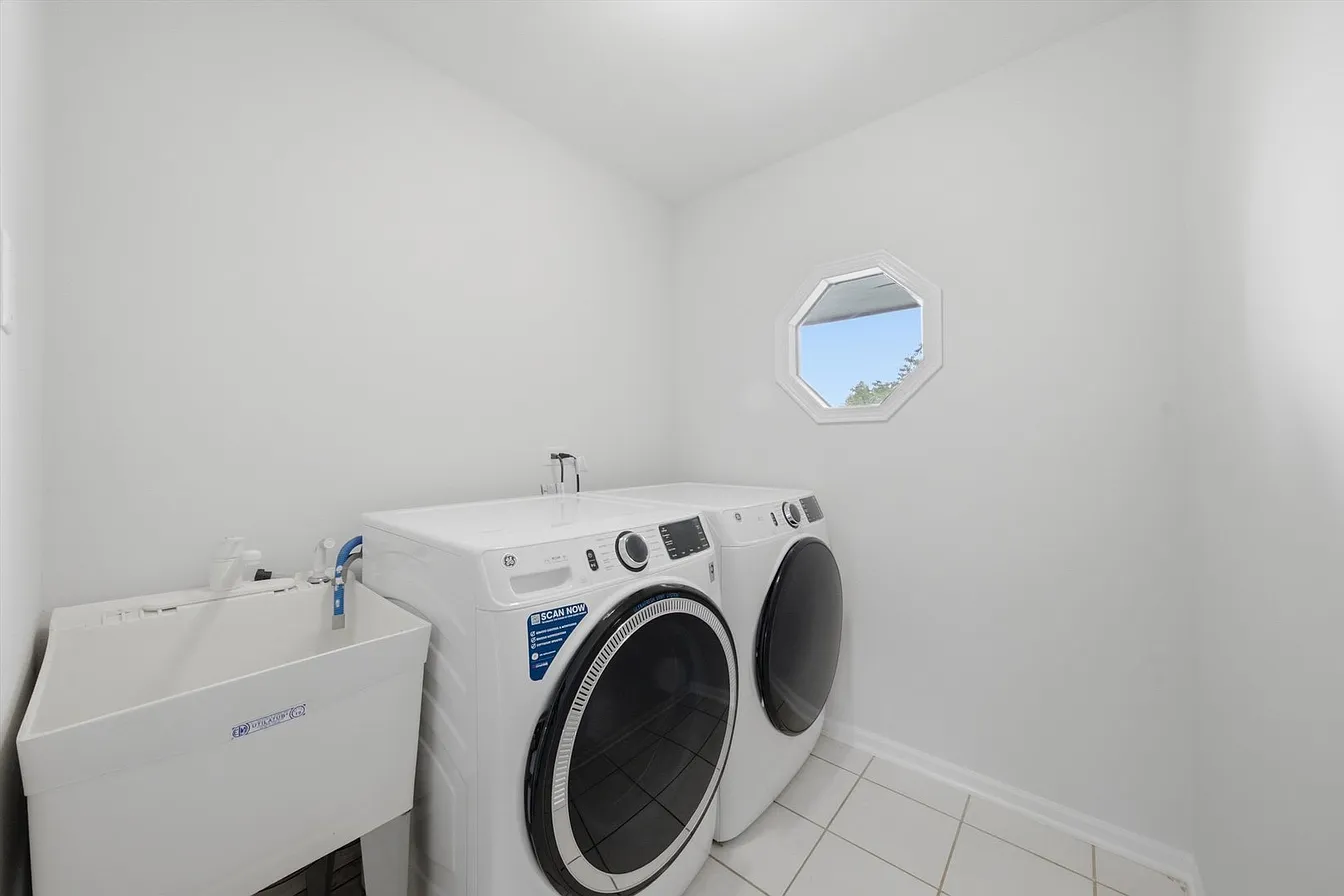 1309 E North St-31