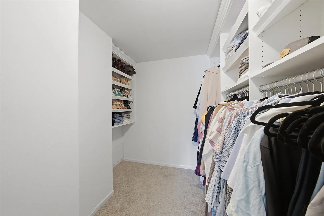 1309 E North St-330