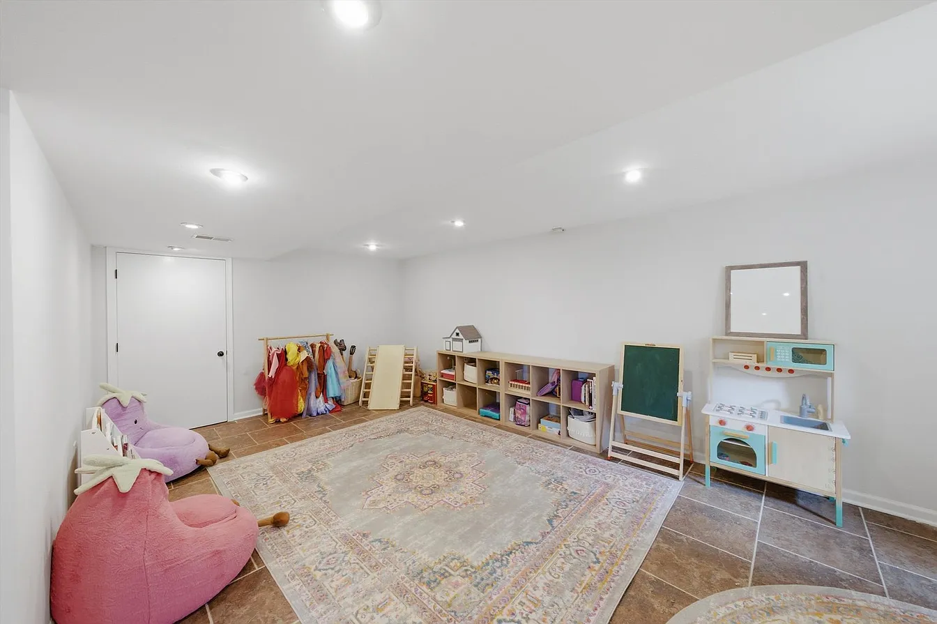 1309 E North St-34