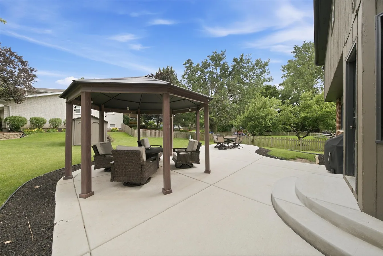 1309 E North St-36