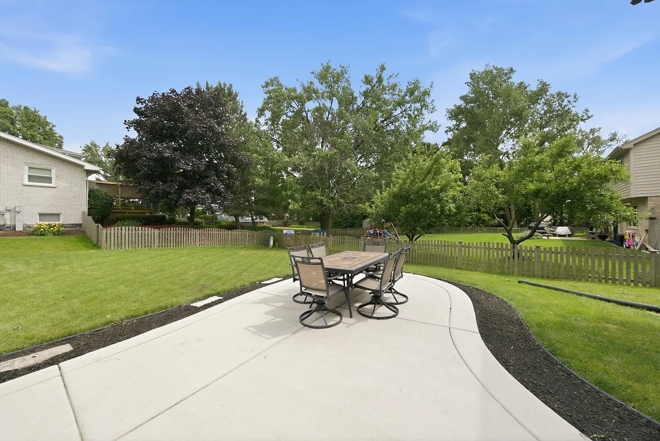 1309 E North St-37