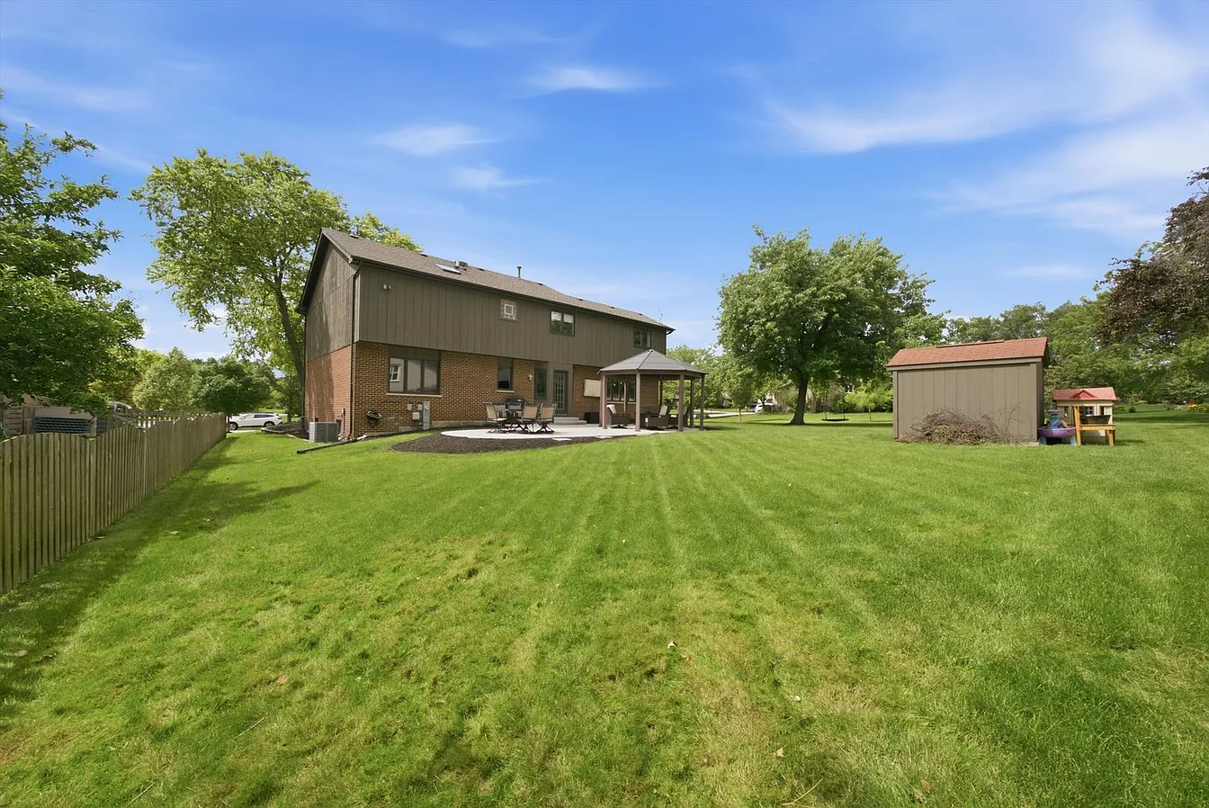 1309 E North St-38