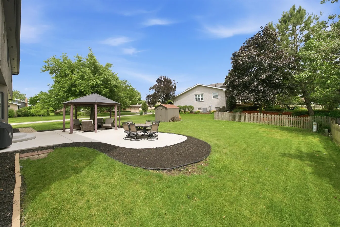 1309 E North St-39