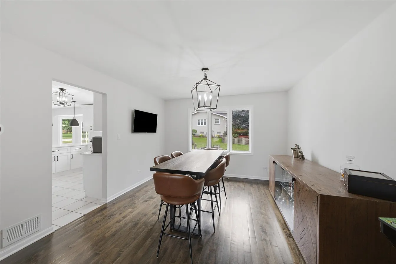 1309 E North St-5