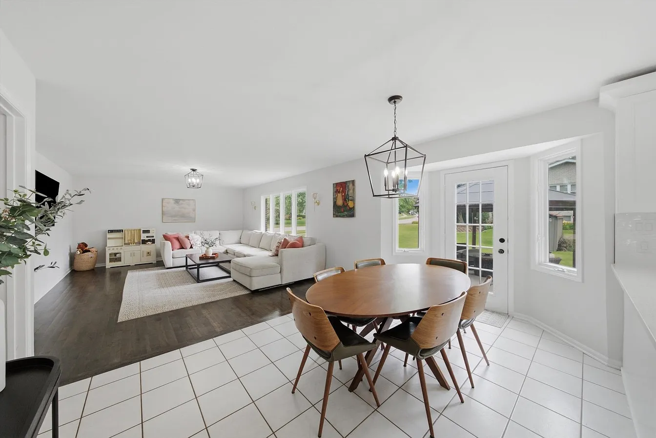 1309 E North St-6