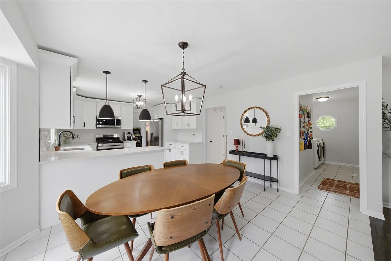 1309 E North St-8