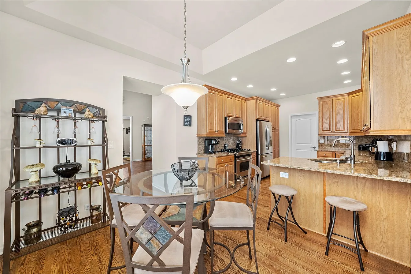 1553 Ashbury Pl-11