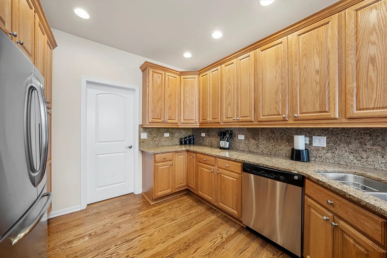 1553 Ashbury Pl-15
