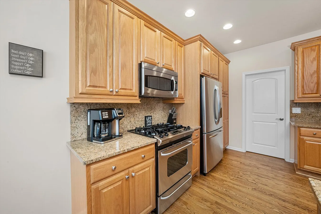 1553 Ashbury Pl-16