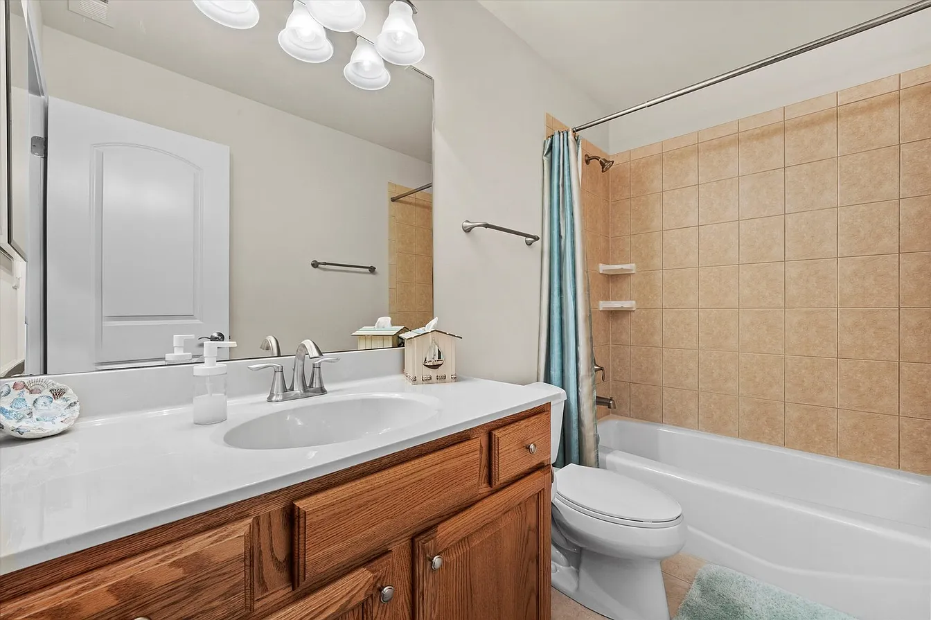 1553 Ashbury Pl-20