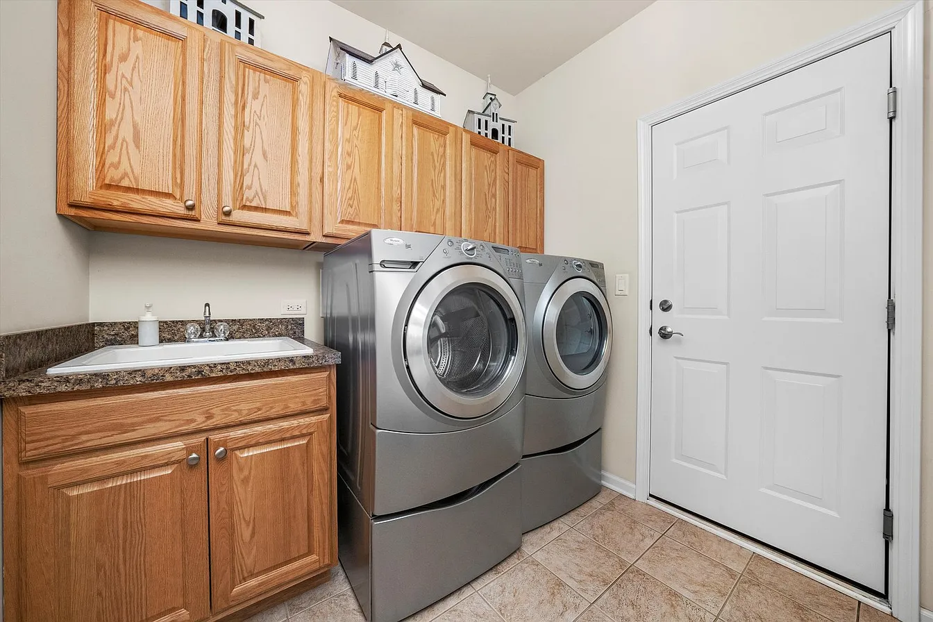 1553 Ashbury Pl-21