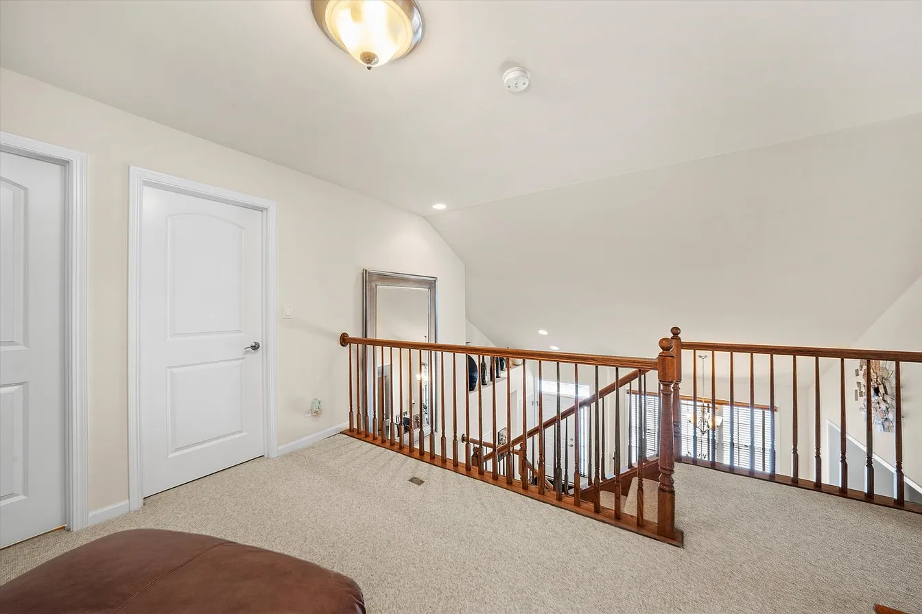 1553 Ashbury Pl-24