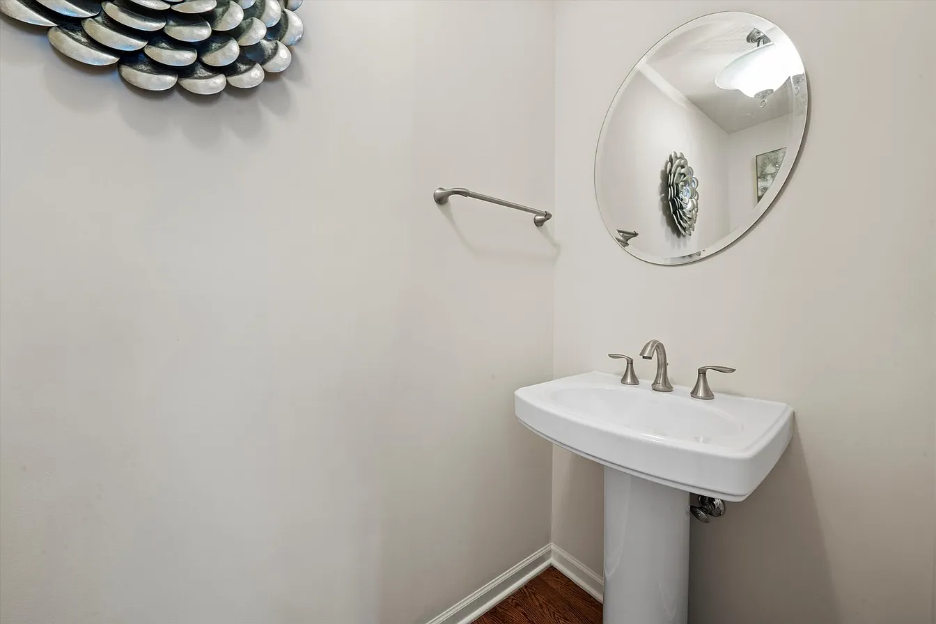 1553 Ashbury Pl-30