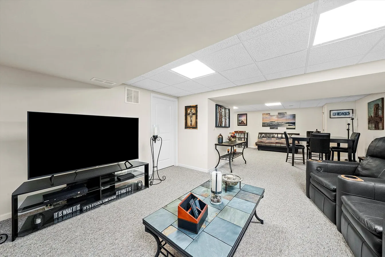1553 Ashbury Pl-33