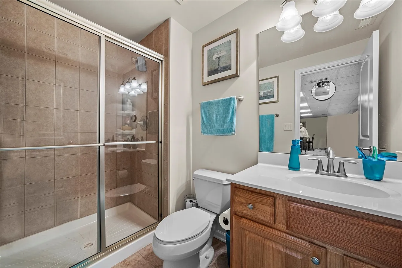 1553 Ashbury Pl-36
