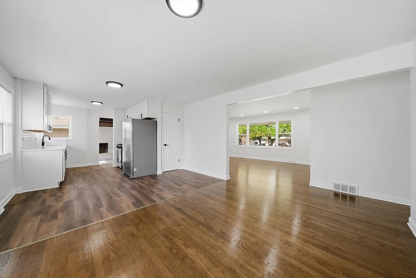16560 Greenwood-10