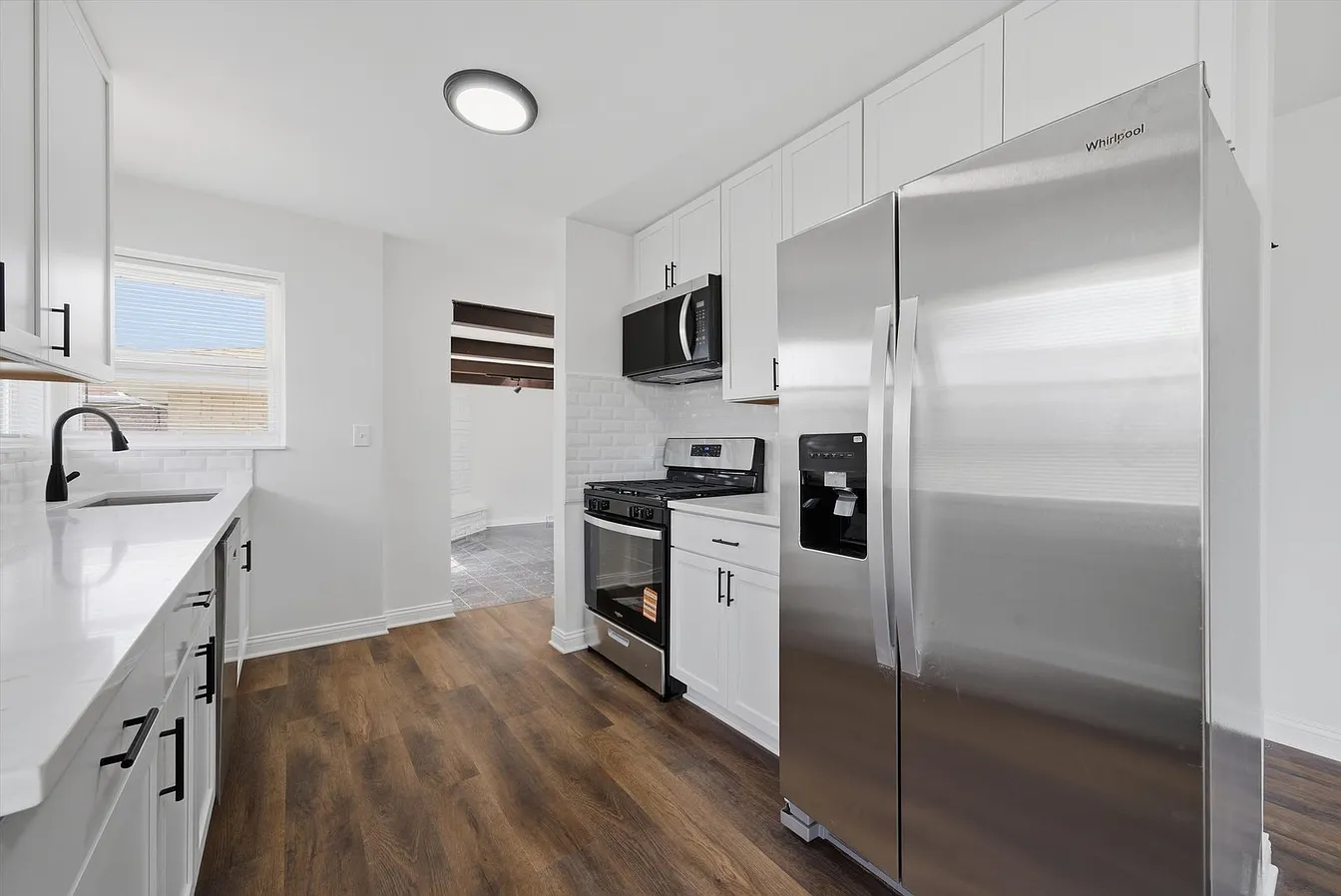 16560 Greenwood-11