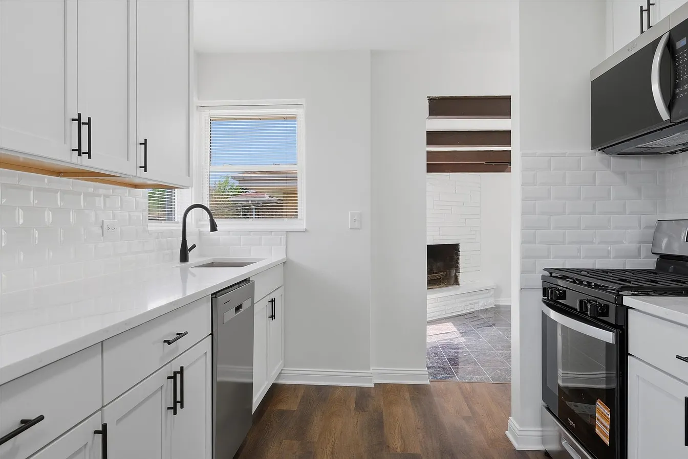 16560 Greenwood-12
