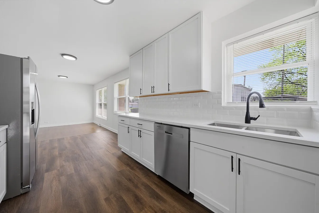16560 Greenwood-13