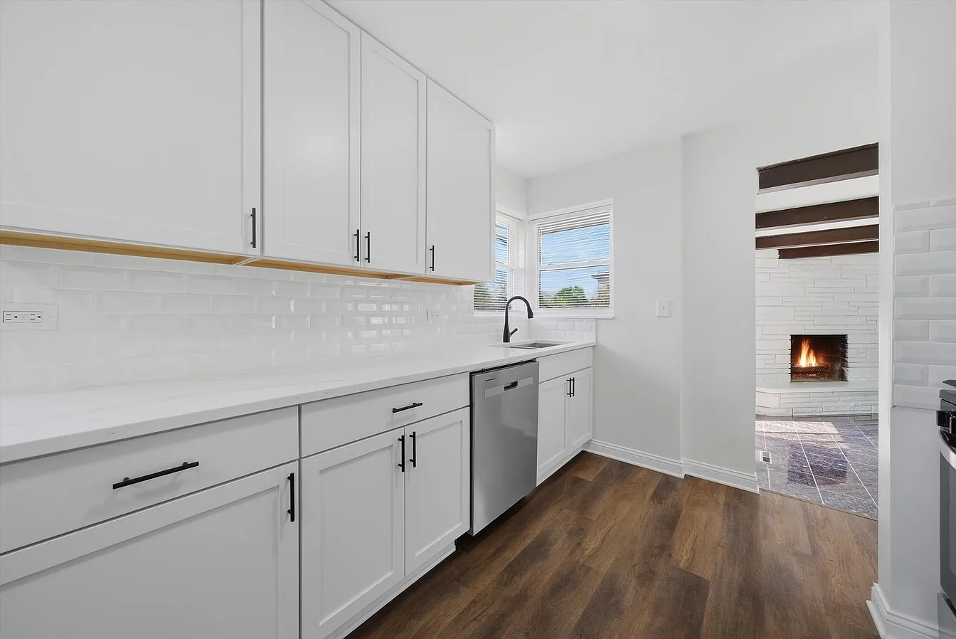 16560 Greenwood-14