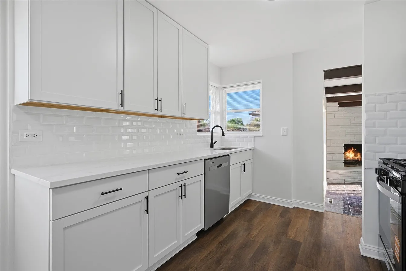 16560 Greenwood-17