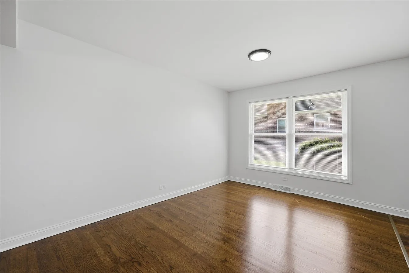 16560 Greenwood-22