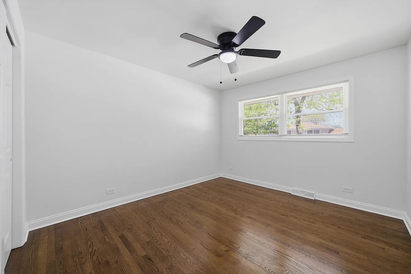 16560 Greenwood-23