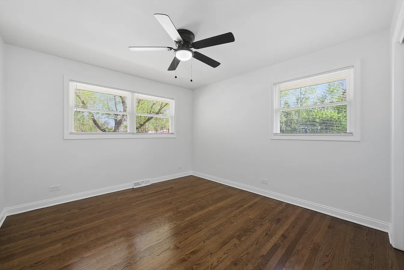 16560 Greenwood-25