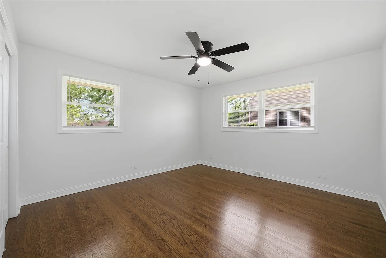 16560 Greenwood-26