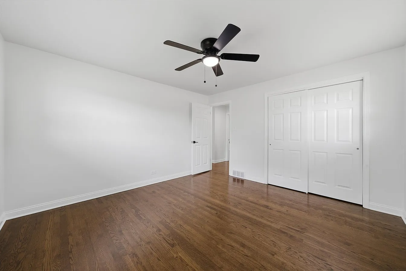 16560 Greenwood-27