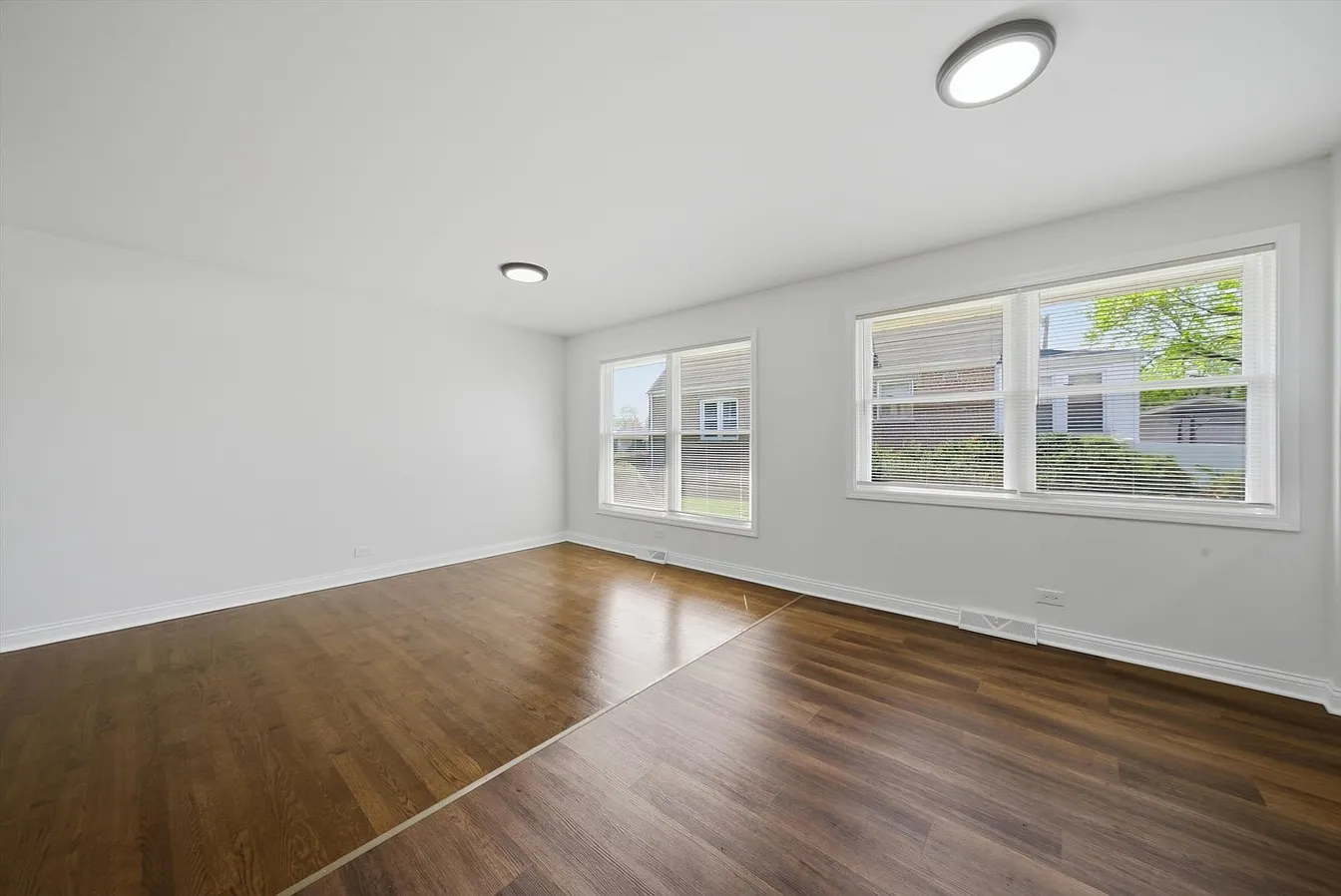16560 Greenwood-28