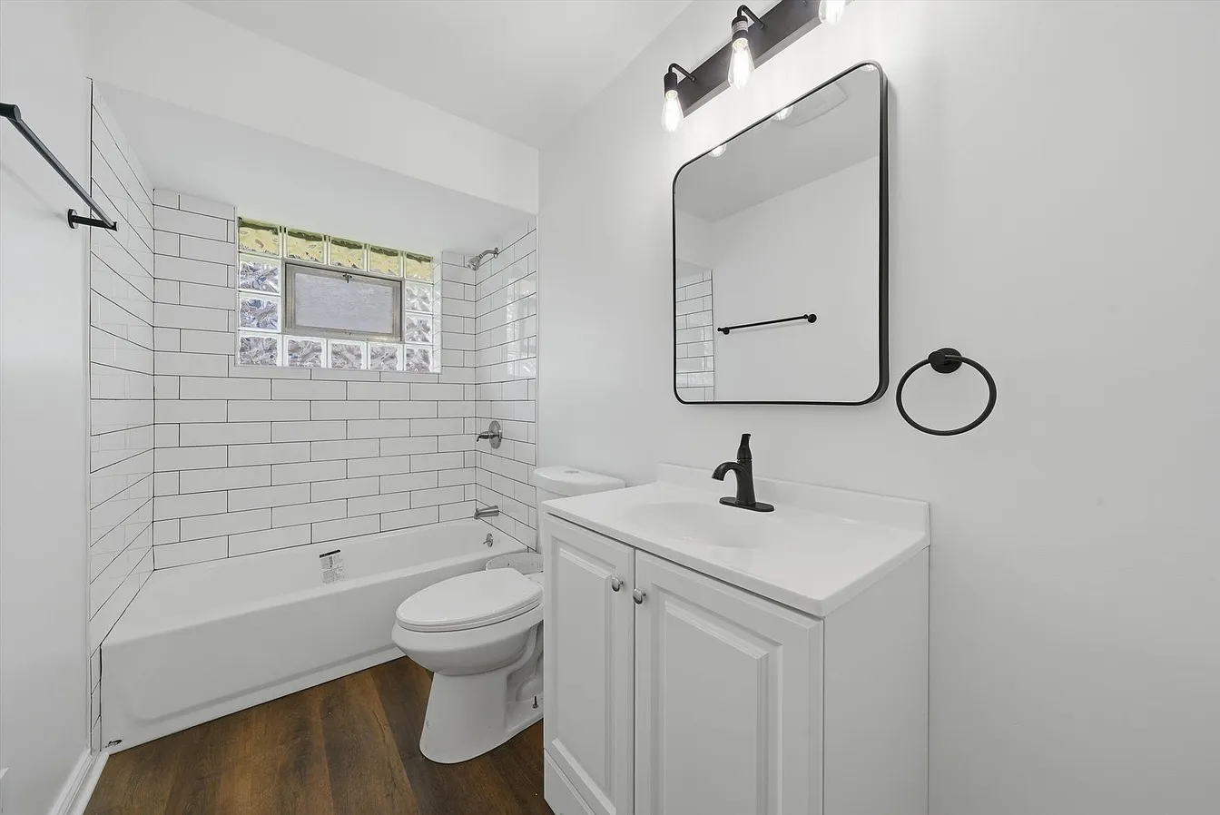 16560 Greenwood-29