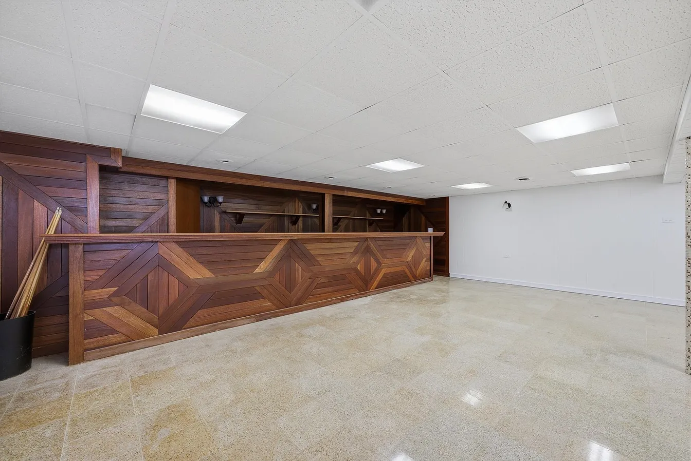 16560 Greenwood-32