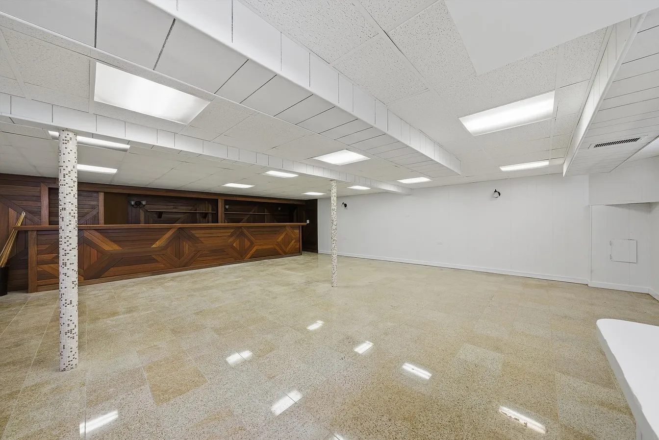 16560 Greenwood-34