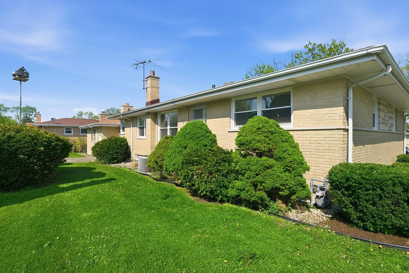 16560 Greenwood-36