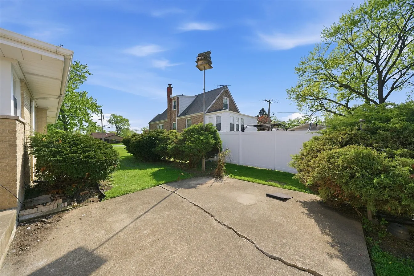 16560 Greenwood-38