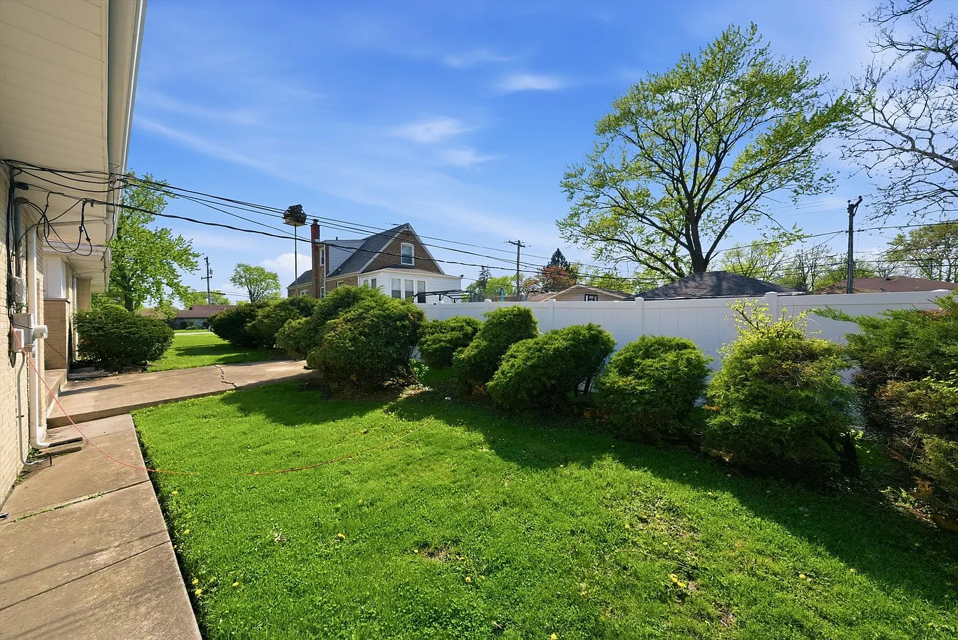 16560 Greenwood-39