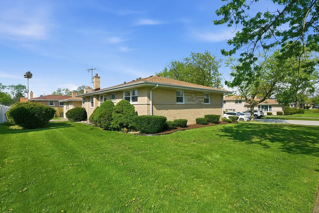 16560 Greenwood-4