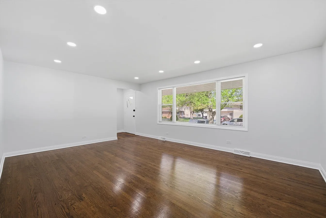 16560 Greenwood-6