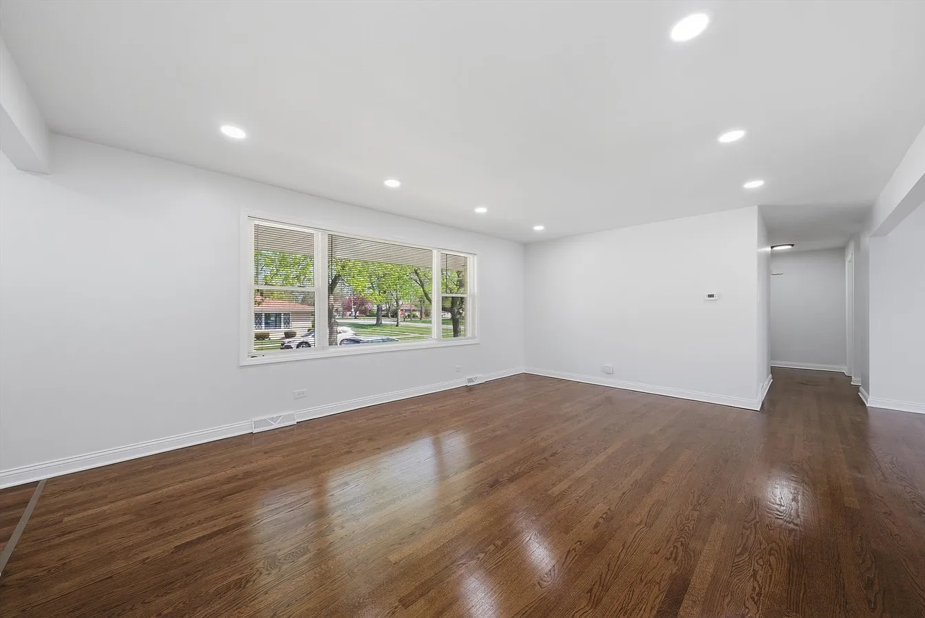 16560 Greenwood-7